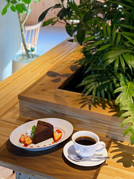 箱根ルデラ ガトーショコラとコーヒー